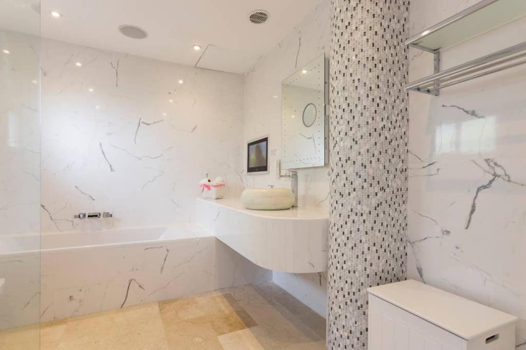 Villa Ocean View Portals Nous  Luaran gambar